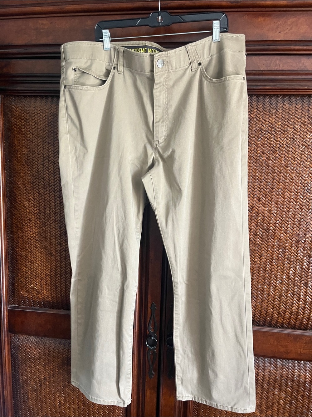 Lee Men's Khaki Straight-Leg Chinos